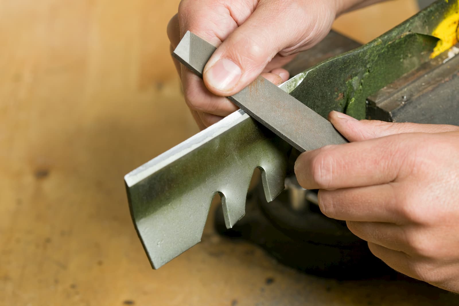 How to Sharpen the Lawn Mower Blade?